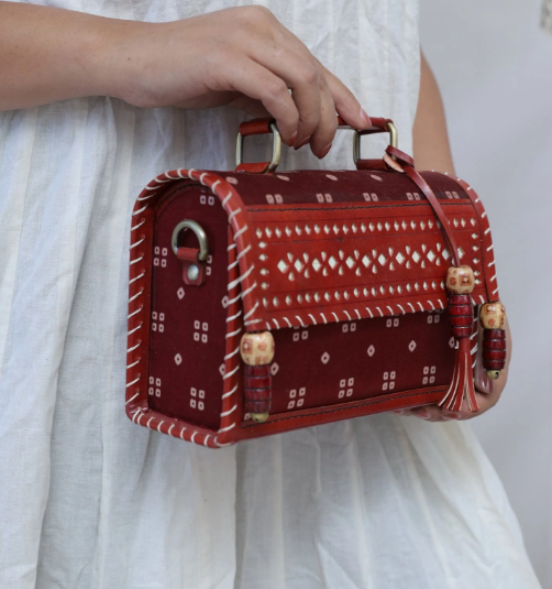 Maroon Bandhej Hut – The Sling