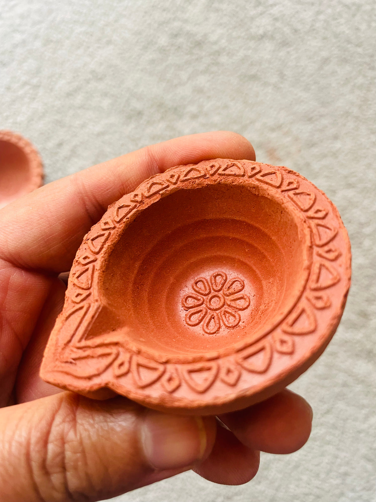 Plain Terracotta Diyas – Different Sizes & Shapes