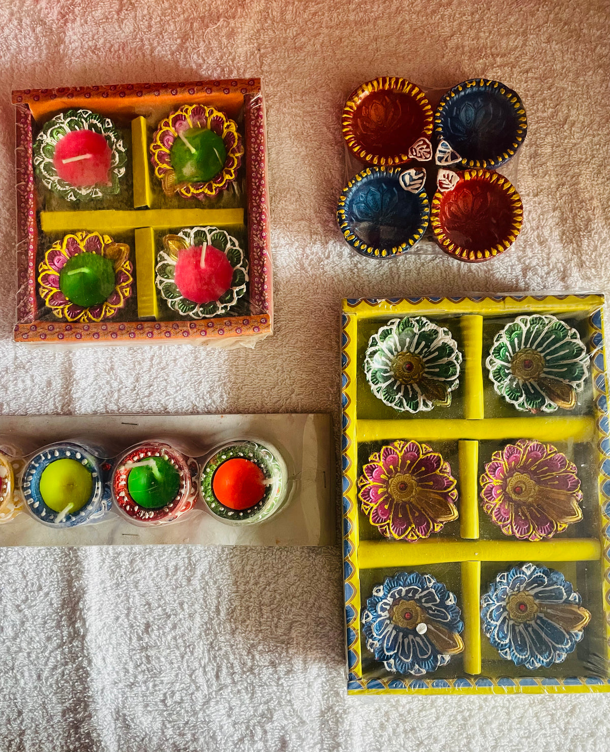 Hand-Painted Diwali Diyas – With & Without Wax