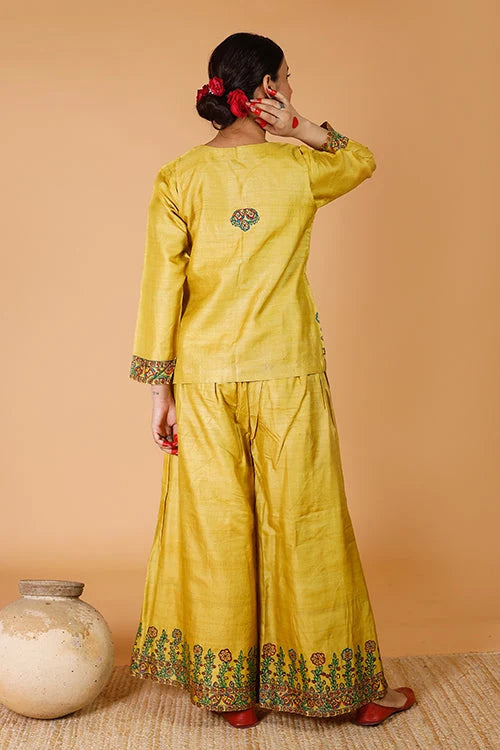 'Sunehri Phoolwari' Handpainted Madhubani Tussar Silk Kurta & Bandi Set