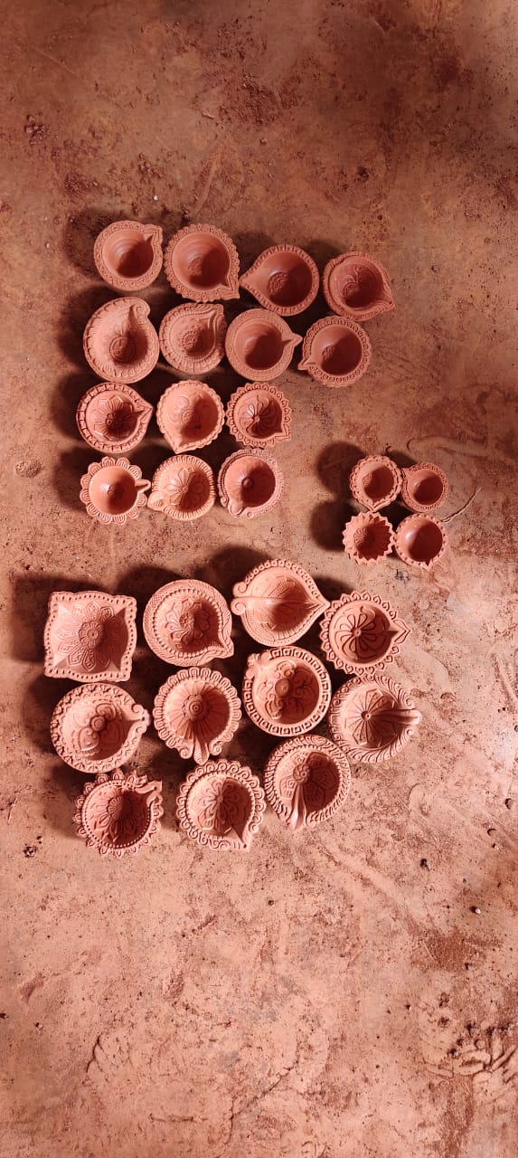 Plain Terracotta Diyas – Different Sizes & Shapes